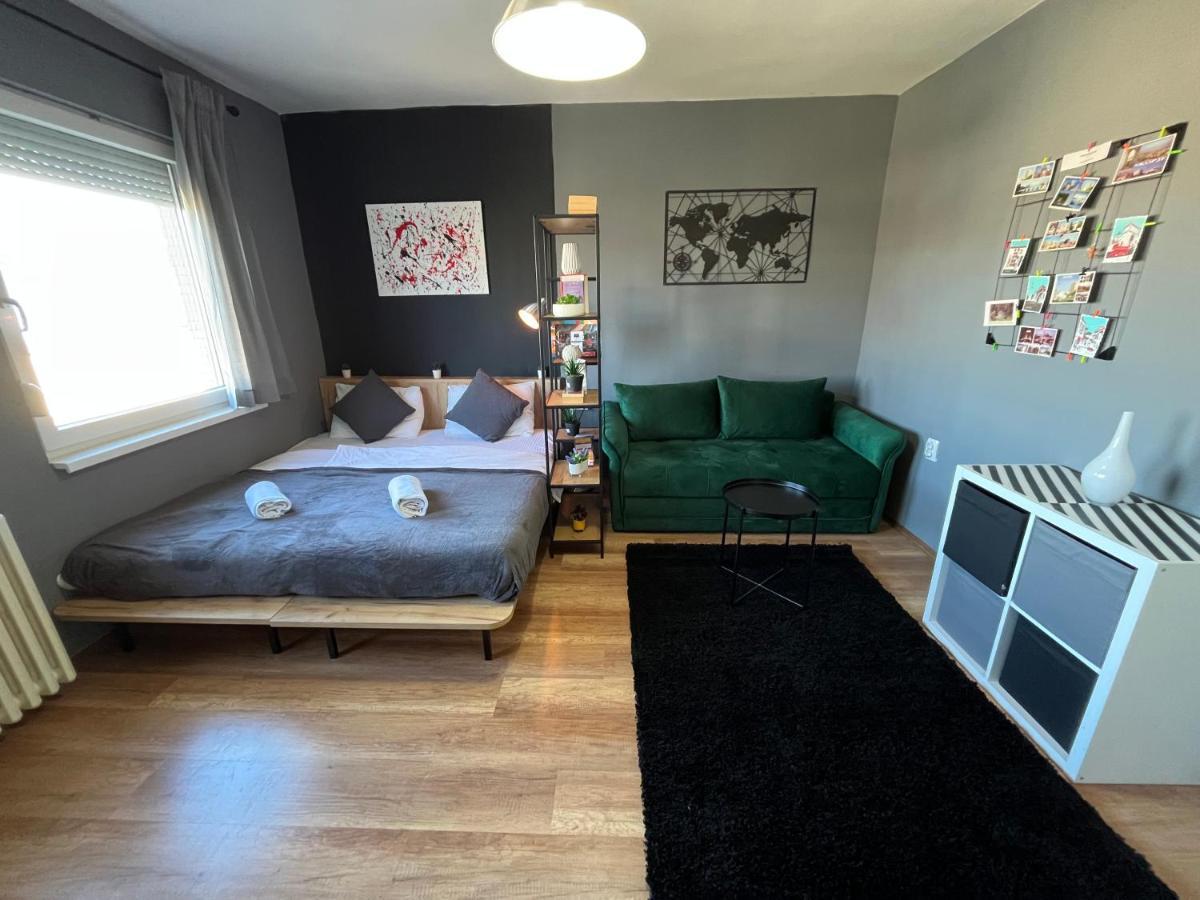 Mickitos City Center Apartment Skopje Eksteriør billede