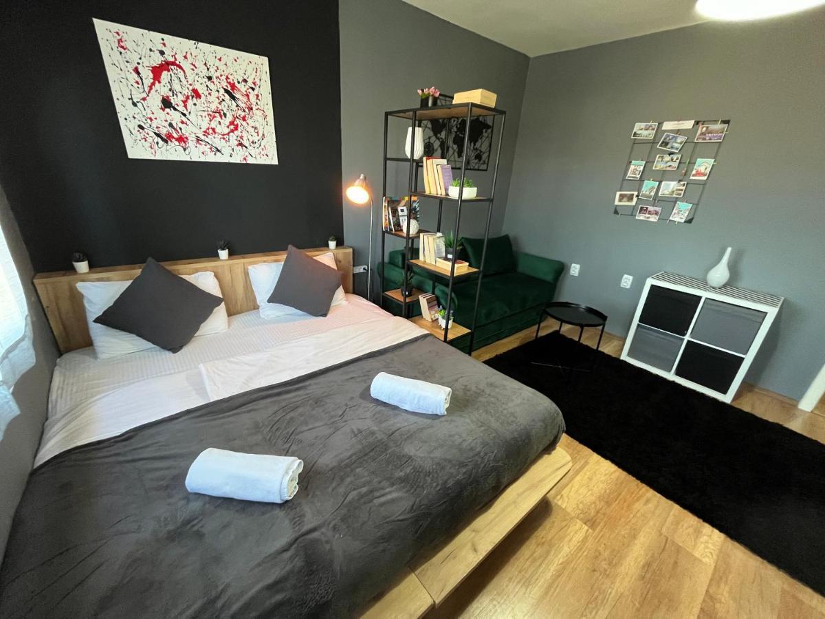 Mickitos City Center Apartment Skopje Eksteriør billede