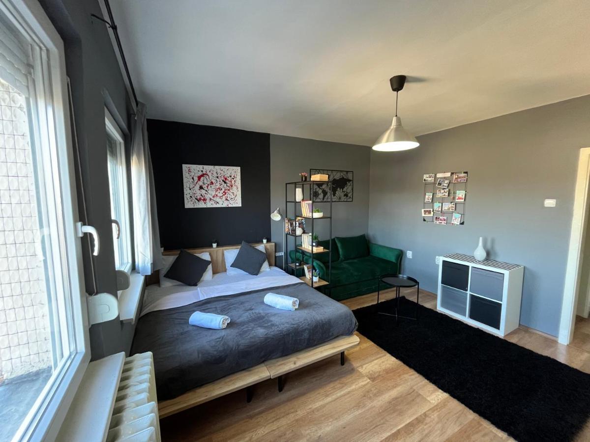 Mickitos City Center Apartment Skopje Eksteriør billede