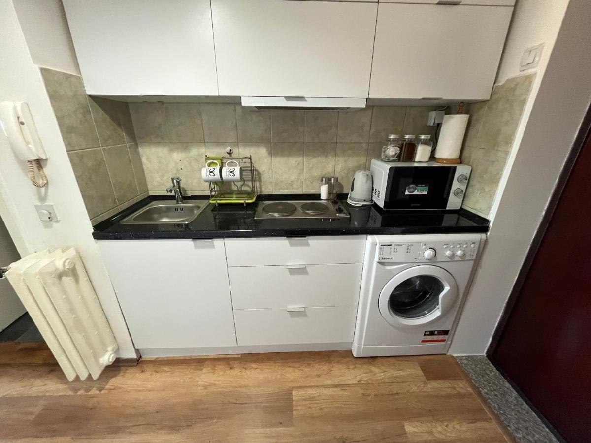 Mickitos City Center Apartment Skopje Eksteriør billede