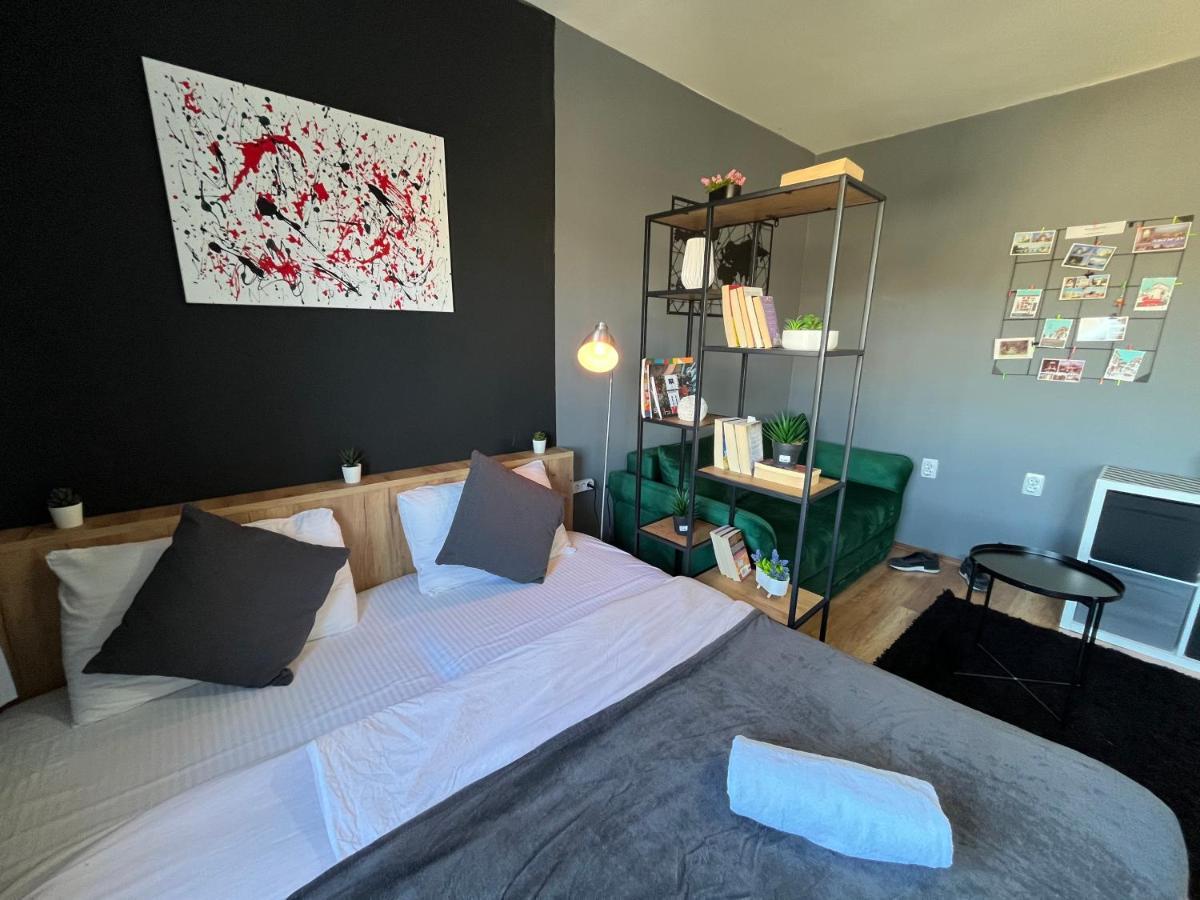 Mickitos City Center Apartment Skopje Eksteriør billede